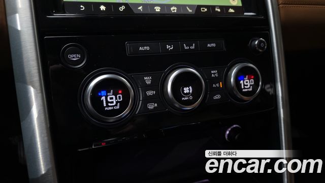 Land Rover Discovery 5 3.0 TD6 HSE Luxury 2018 — фото 17