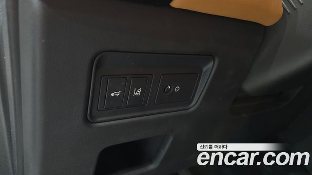 Land Rover Discovery 5 3.0 TD6 HSE Luxury 2018 — фото 20