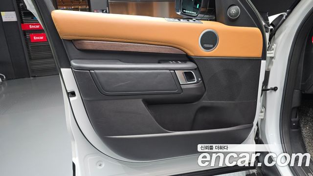 Land Rover Discovery 5 3.0 TD6 HSE Luxury 2018 — фото 24