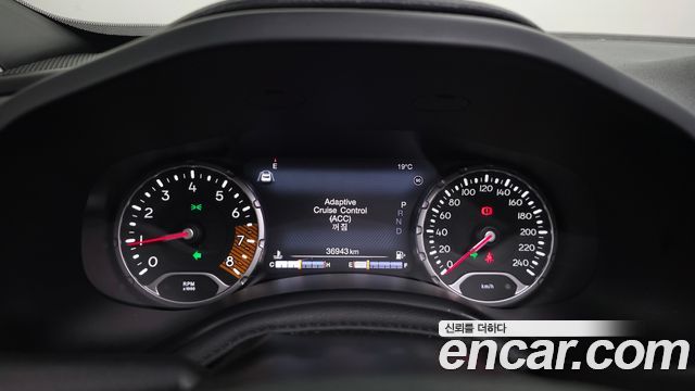 Jeep Renegade 2.4 Limited AWD 2021 — фото 8