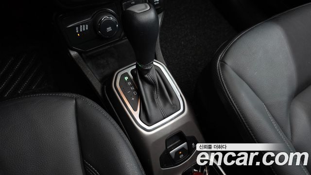 Jeep Renegade 2.4 Limited AWD 2021 — фото 9