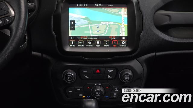 Jeep Renegade 2.4 Limited AWD 2021 — фото 18