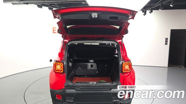Jeep Renegade 2.4 Limited AWD 2021 — фото 24