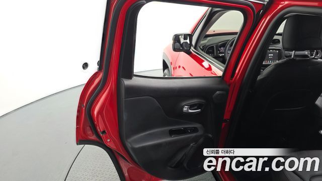 Jeep Renegade 2.4 Limited AWD 2021 — фото 31
