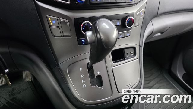 Hyundai Grand Starex Van 3-Seater Smart 2019 — фото 9