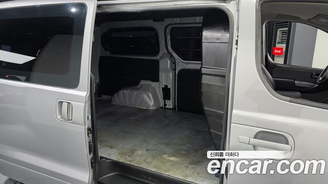 Hyundai Grand Starex Van 3-Seater Smart 2019 — фото 12