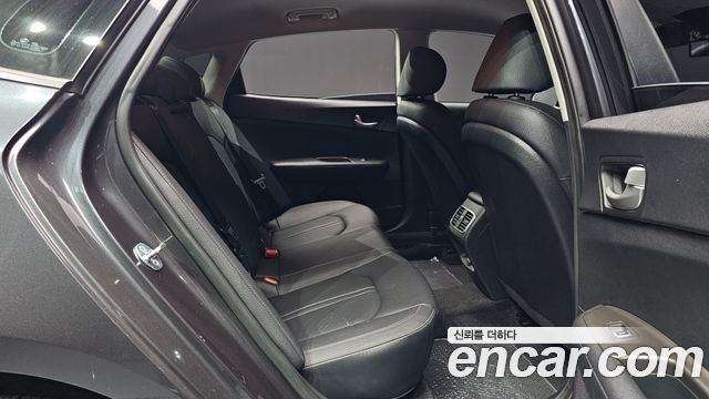 Kia K5 (II) 2.0 Prestige 2020 — фото 11