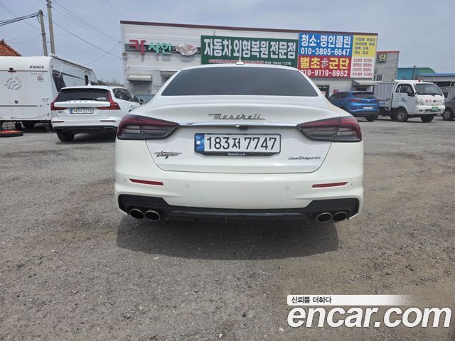 Maserati Quattroporte S Q4 3.0 V6 Gransport 2019 — фото 8