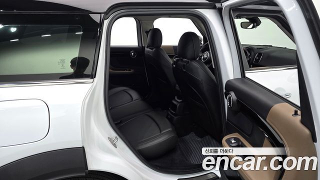 MINI Cooper D Countryman ALL4 2nd 2019 — фото 12