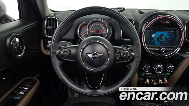 MINI Cooper D Countryman ALL4 2nd 2019 — фото 13