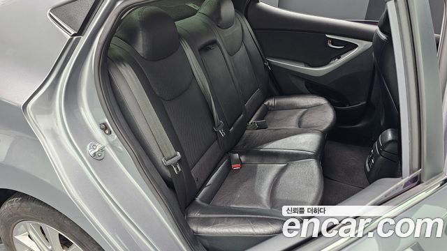 Hyundai Avante 1.6 GDi Modern Standard 2015 — фото 11