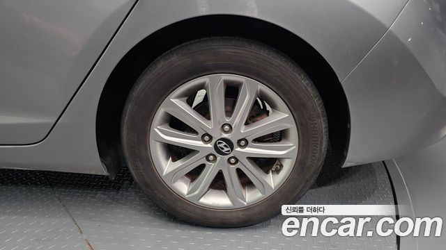 Hyundai Avante 1.6 GDi Modern Standard 2015 — фото 21