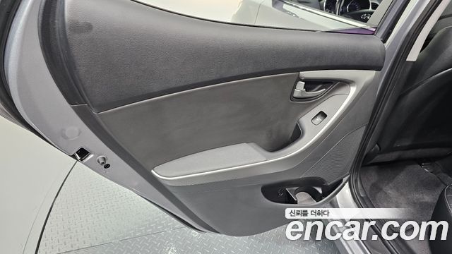 Hyundai Avante 1.6 GDi Modern Standard 2015 — фото 25