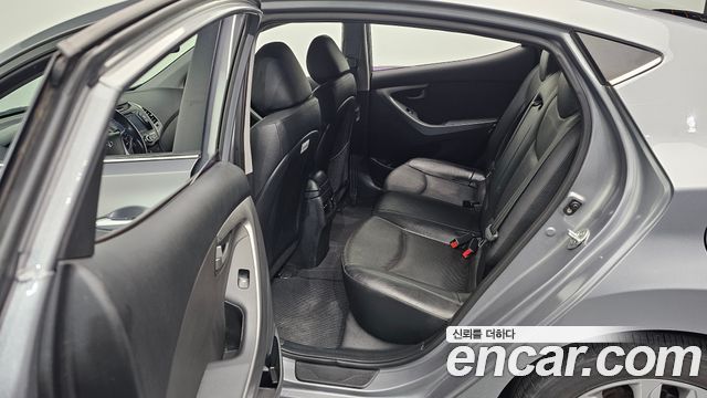 Hyundai Avante 1.6 GDi Modern Standard 2015 — фото 27