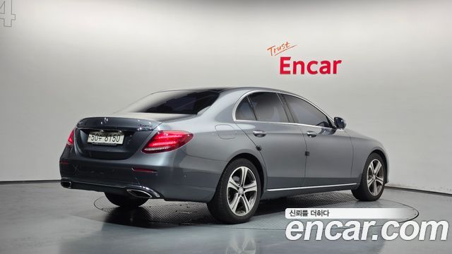 Mercedes-Benz E-Class (W213) E300 4MATIC Avnatgarde 2017 — фото 2