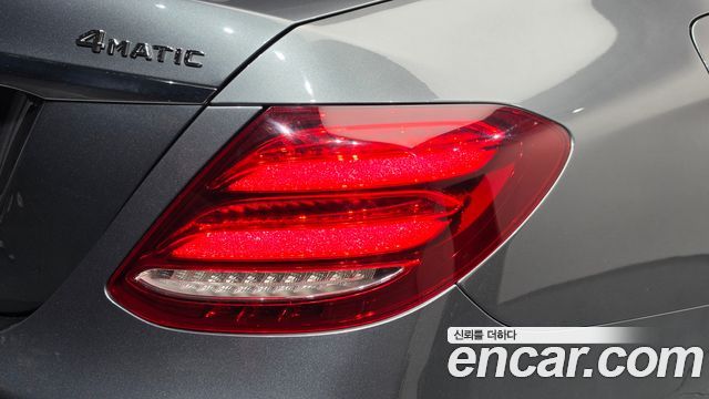 Mercedes-Benz E-Class (W213) E300 4MATIC Avnatgarde 2017 — фото 23
