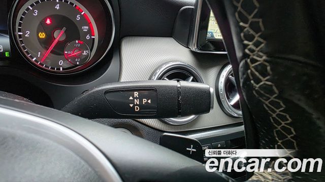 Mercedes-Benz GLA-Class (X156) GLA200 CDI 2015 — фото 9