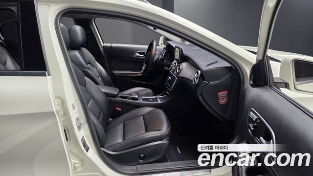 Mercedes-Benz GLA-Class (X156) GLA200 CDI 2015 — фото 15