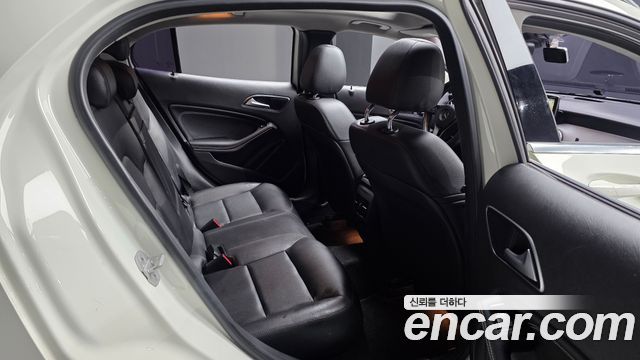 Mercedes-Benz GLA-Class (X156) GLA200 CDI 2015 — фото 16