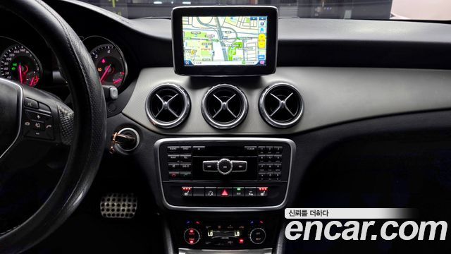 Mercedes-Benz GLA-Class (X156) GLA200 CDI 2015 — фото 18