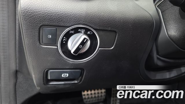 Mercedes-Benz SLC-Class (R172) SLC200 2017 — фото 17