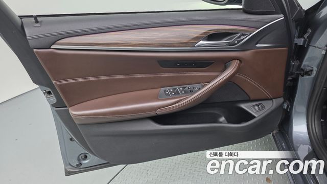 BMW 5 Series (G30) 530i xDrive Luxury Plus 2018 — фото 24