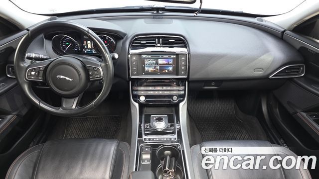 Jaguar XE 20d Prestige 2016 — фото 7