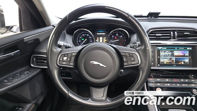Jaguar XE 20d Prestige 2016 — фото 13