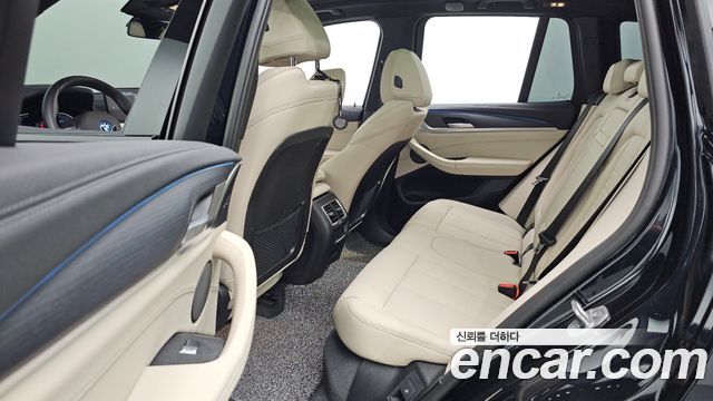 BMW iX3 M Sports 2025 — фото 12