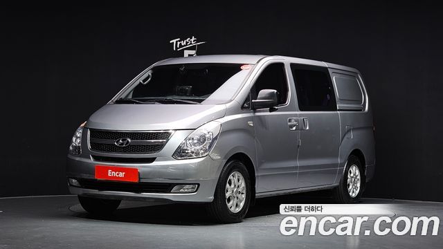 Hyundai Grand Starex 5-Seater VAN CVX Luxury