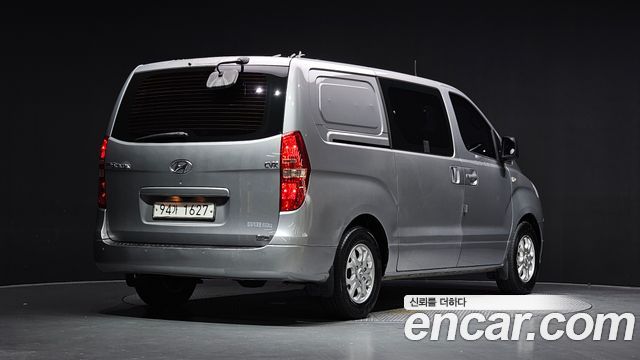 Hyundai Grand Starex 5-Seater VAN CVX Luxury 2011 — фото 2