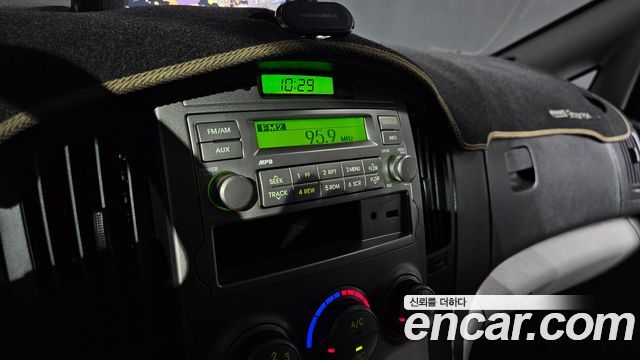 Hyundai Grand Starex 5-Seater VAN CVX Luxury 2011 — фото 16