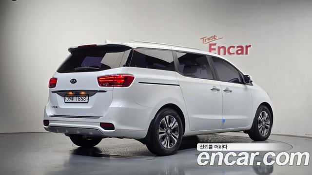 Kia Carnival 9-Seater Luxury 2019 — фото 2