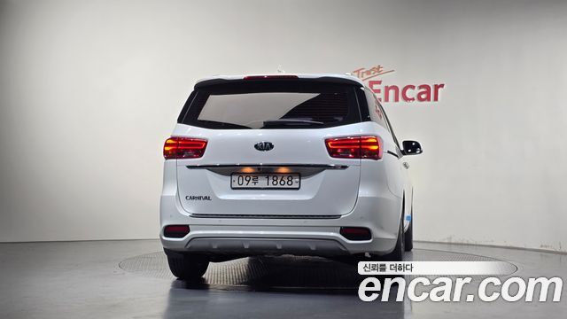 Kia Carnival 9-Seater Luxury 2019 — фото 4