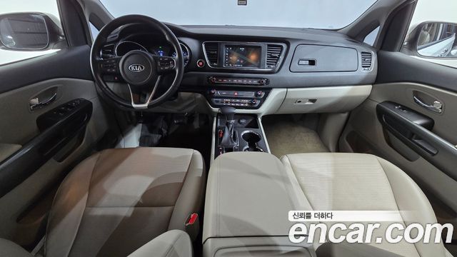 Kia Carnival 9-Seater Luxury 2019 — фото 7