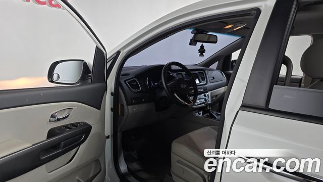 Kia Carnival 9-Seater Luxury 2019 — фото 10