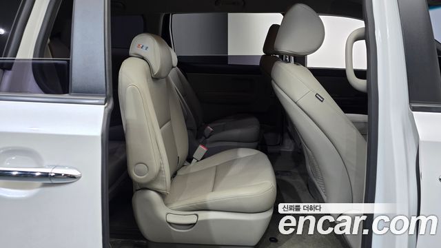 Kia Carnival 9-Seater Luxury 2019 — фото 11