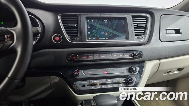 Kia Carnival 9-Seater Luxury 2019 — фото 12