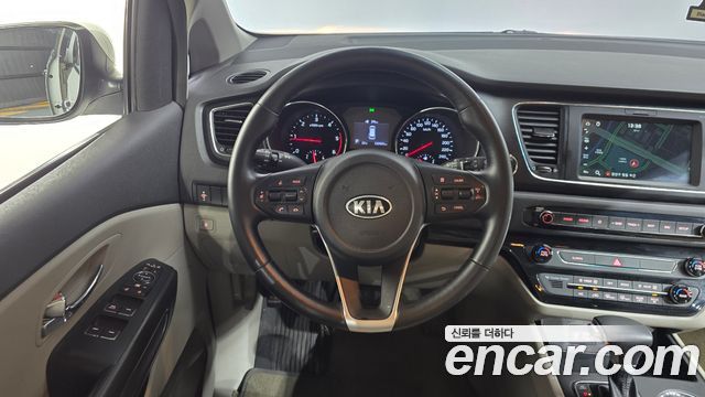 Kia Carnival 9-Seater Luxury 2019 — фото 13