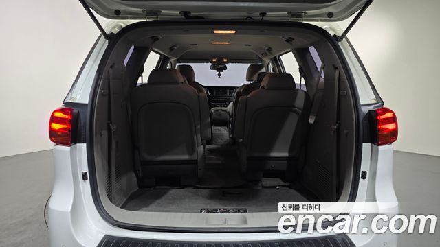 Kia Carnival 9-Seater Luxury 2019 — фото 18