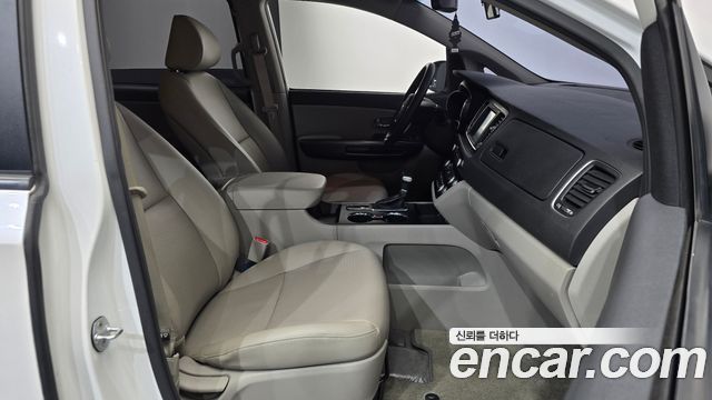 Kia Carnival 9-Seater Luxury 2019 — фото 26