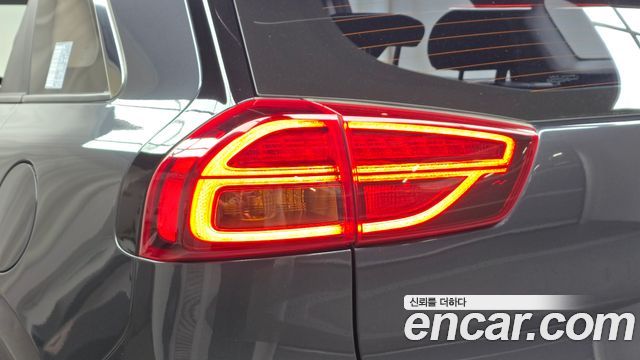 Kia Niro 1.6 HEV Prestige 2022 — фото 23