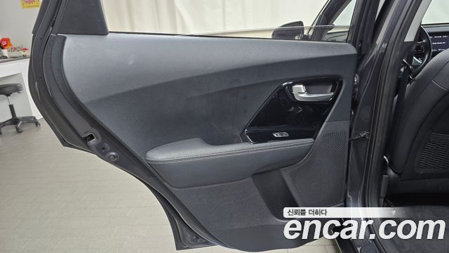 Kia Niro 1.6 HEV Prestige 2022 — фото 25
