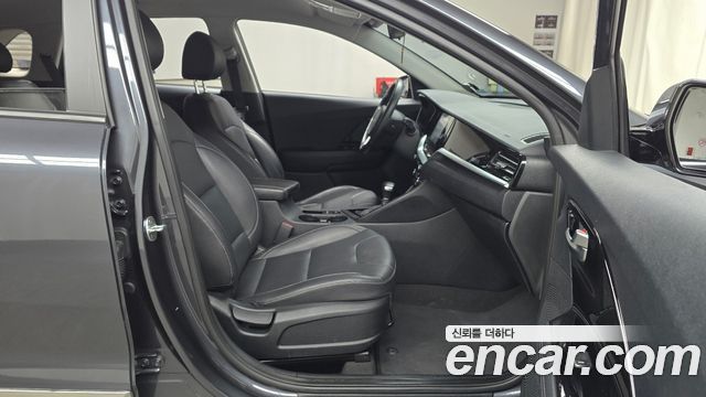 Kia Niro 1.6 HEV Prestige 2022 — фото 26