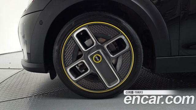 MINI Cooper Electric SE Electric 3rd 2023 — фото 5