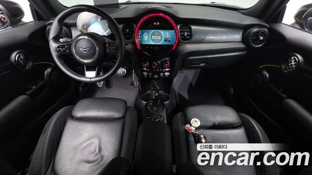 MINI Cooper Electric SE Electric 3rd 2023 — фото 7