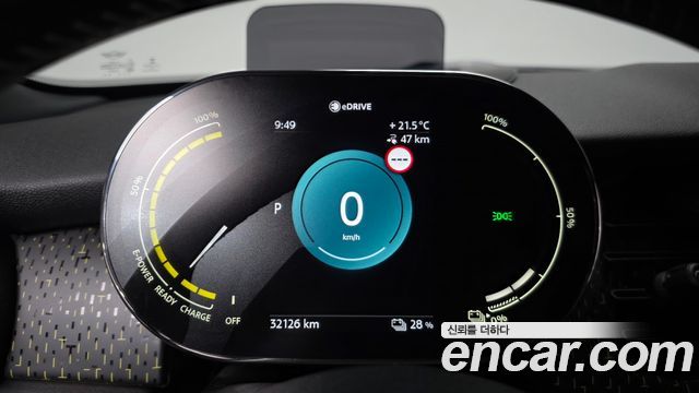 MINI Cooper Electric SE Electric 3rd 2023 — фото 8