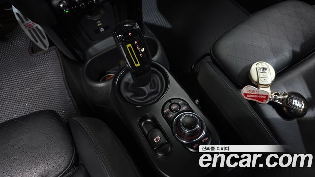MINI Cooper Electric SE Electric 3rd 2023 — фото 9