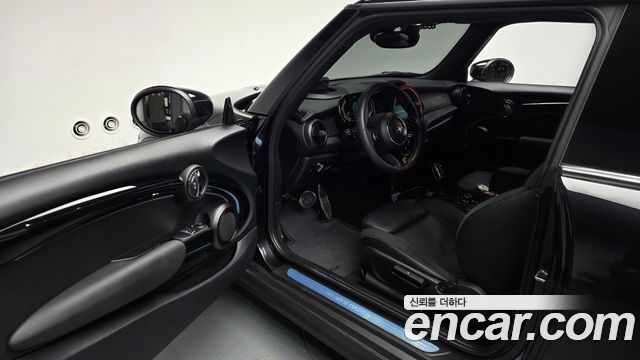 MINI Cooper Electric SE Electric 3rd 2023 — фото 10