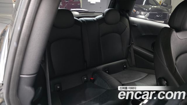 MINI Cooper Electric SE Electric 3rd 2023 — фото 12